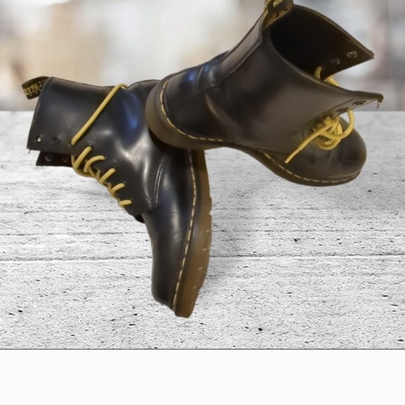 Dr. Martens women's leather boots size 9 - Picture 17 of 17